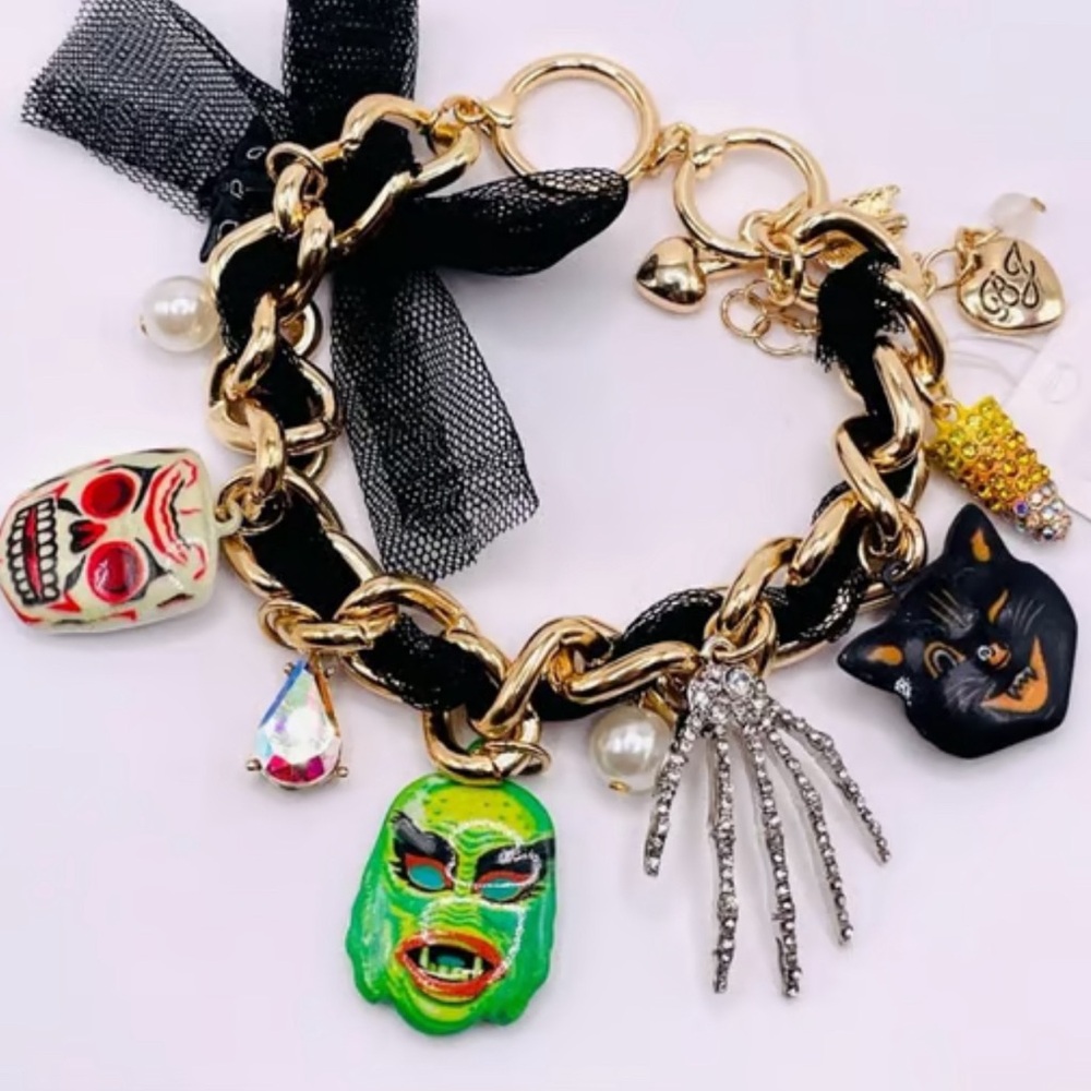 Betsey Johnson Halloween Mask Charm Bracelet Glow in the Dark Goblins An…
